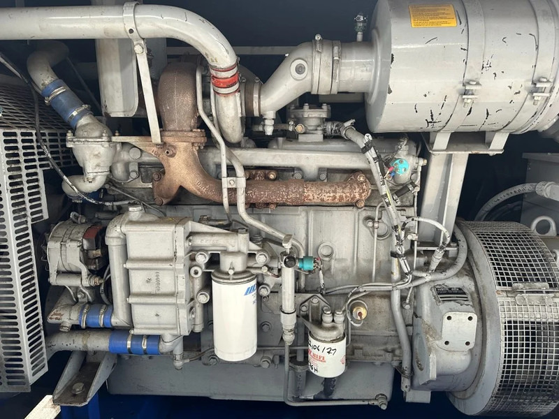 Iveco 8361 SRI 26.06 Leroy Somer 200 kVA Silent generatorset - مجموعة المولد: صورة 4 Iveco 8361 SRI 26.06 Leroy Somer 200 kVA Silent generatorset - مجموعة المولد: صورة 4