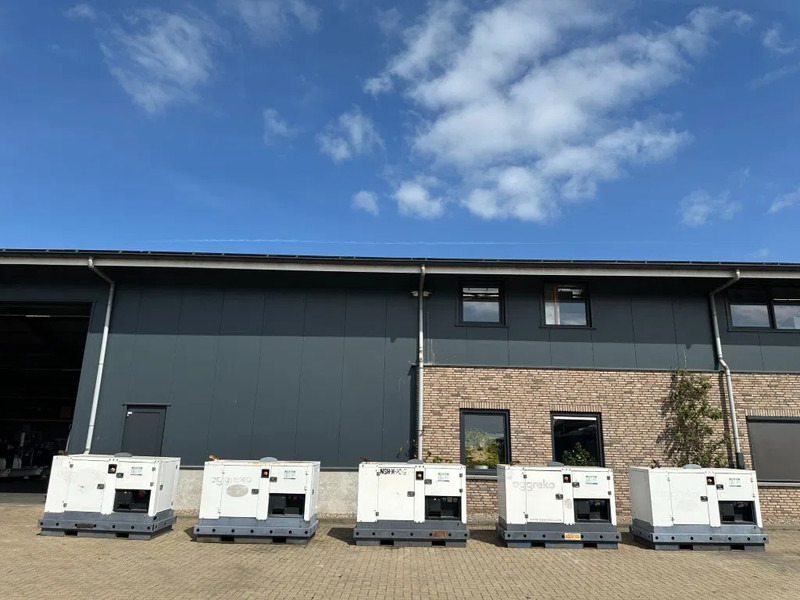 Iveco FPT F32 AM1A Leroy Somer 32 kVA Silent generatorset 129 hours ! - مجموعة المولد: صورة 2 Iveco FPT F32 AM1A Leroy Somer 32 kVA Silent generatorset 129 hours ! - مجموعة المولد: صورة 2