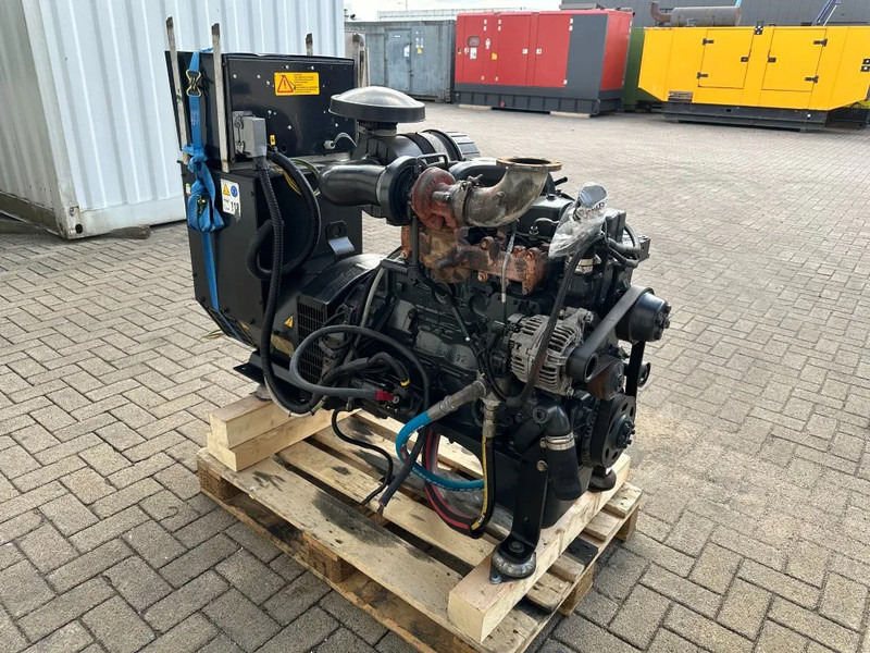 مجموعة المولد Iveco FPT NEF45 SM1A.A0 Stamford 60 kVA generatorset: صورة 9 مجموعة المولد Iveco FPT NEF45 SM1A.A0 Stamford 60 kVA generatorset: صورة 9