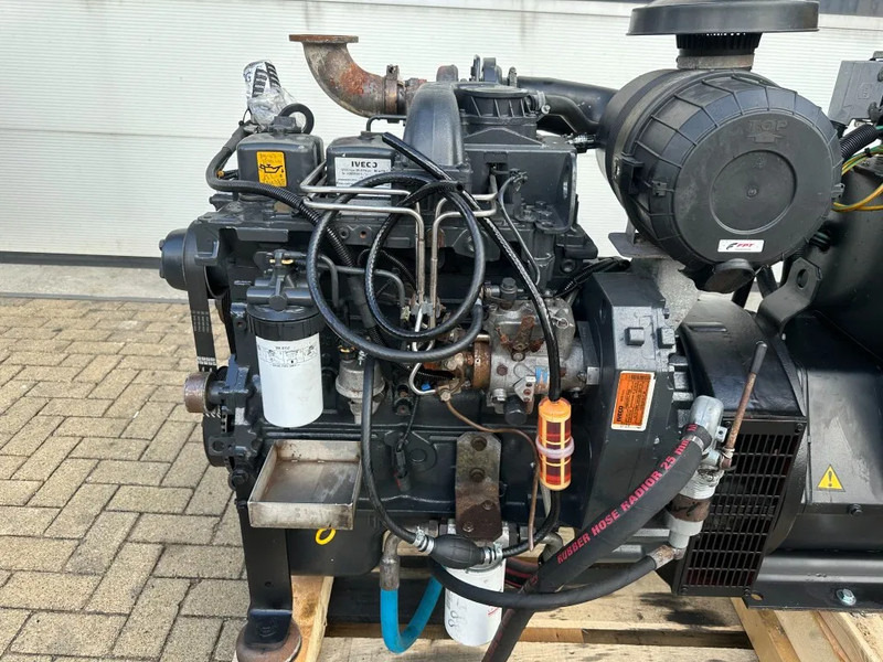 مجموعة المولد Iveco FPT NEF45 SM1A.A0 Stamford 60 kVA generatorset: صورة 7 مجموعة المولد Iveco FPT NEF45 SM1A.A0 Stamford 60 kVA generatorset: صورة 7