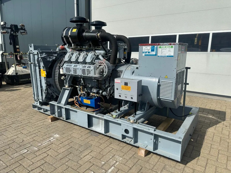 Iveco GE 8281 SRI27 00A71 Mecc Alte Spa 450 kVA generatorset ex Emergency 160 hours - مجموعة المولد: صورة 2 Iveco GE 8281 SRI27 00A71 Mecc Alte Spa 450 kVA generatorset ex Emergency 160 hours - مجموعة المولد: صورة 2