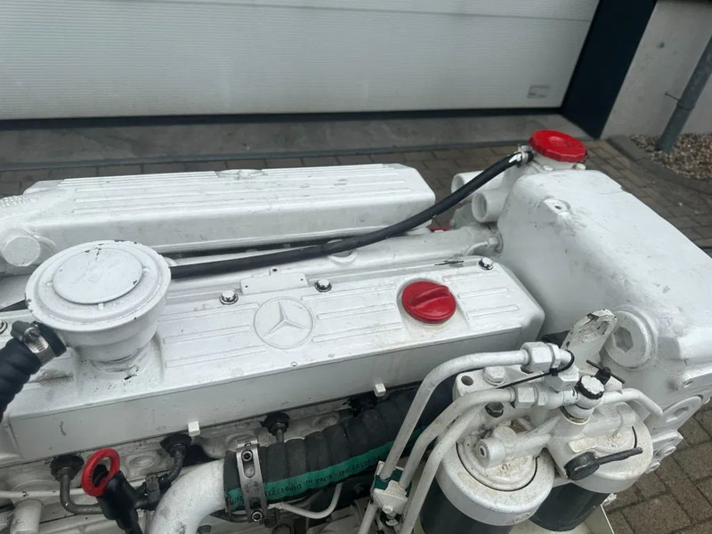 MTU 6R 099 Mercedes Benz OM 366 A 96 kVA Marine generatorset - مجموعة المولد: صورة 3 MTU 6R 099 Mercedes Benz OM 366 A 96 kVA Marine generatorset - مجموعة المولد: صورة 3