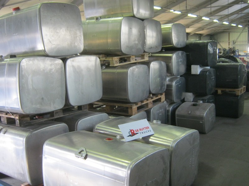 DAF Brandstoftanks voor CF en XF (aluminium) - نظام الوقود: صورة 1 DAF Brandstoftanks voor CF en XF (aluminium) - نظام الوقود: صورة 1