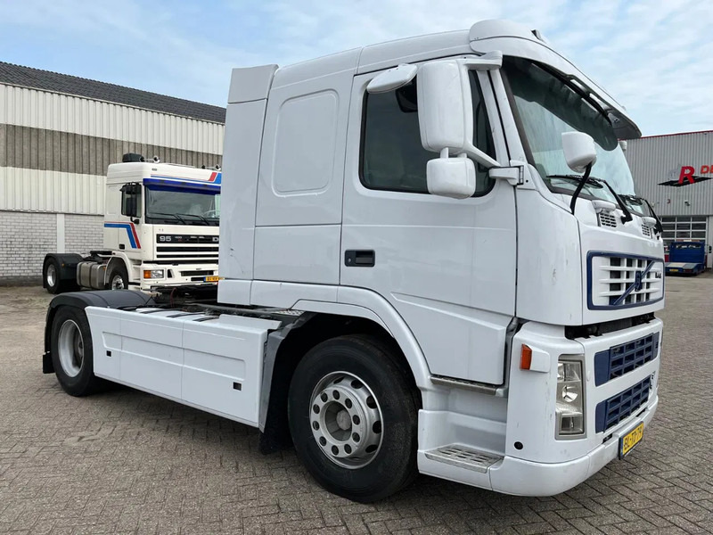 Volvo FM 9 Motor defect (loopt wel, waarschijnlijk kleppentrein beschadigd) - مقطورة السحب: صورة 5 Volvo FM 9 Motor defect (loopt wel, waarschijnlijk kleppentrein beschadigd) - مقطورة السحب: صورة 5