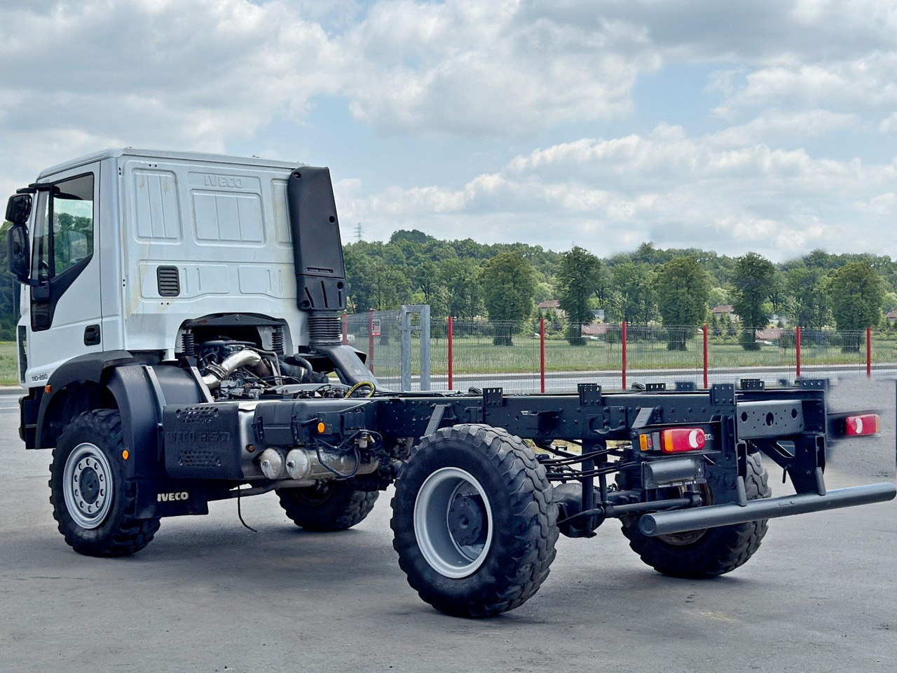 Iveco EUROCARGO 110-250* PLATFORM 4,60 m* 4x4 - شاحنة بهيكل معدني للمقصورة: صورة 5 Iveco EUROCARGO 110-250* PLATFORM 4,60 m* 4x4 - شاحنة بهيكل معدني للمقصورة: صورة 5