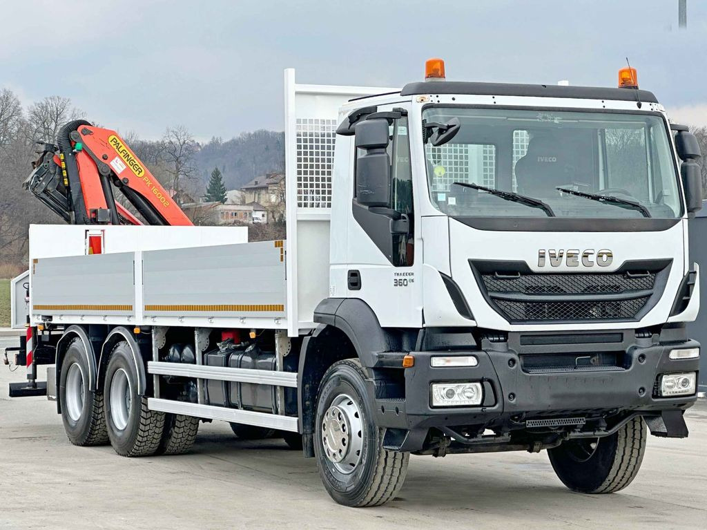Iveco TRAKKER 360 * PRITSCHE 6,80* PK 16002 B+FUNK*6x4 - شاحنة كرين, شاحنات مسطحة: صورة 3 Iveco TRAKKER 360 * PRITSCHE 6,80* PK 16002 B+FUNK*6x4 - شاحنة كرين, شاحنات مسطحة: صورة 3