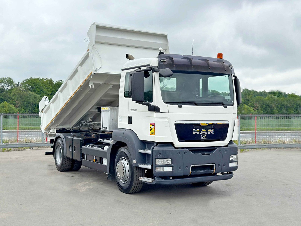 MAN TGS 18.320 * KIPPER 4,95m + BORDMATIC*TOPZUSTAND - شاحنة قلاب, شاحنة كرين: صورة 2 MAN TGS 18.320 * KIPPER 4,95m + BORDMATIC*TOPZUSTAND - شاحنة قلاب, شاحنة كرين: صورة 2