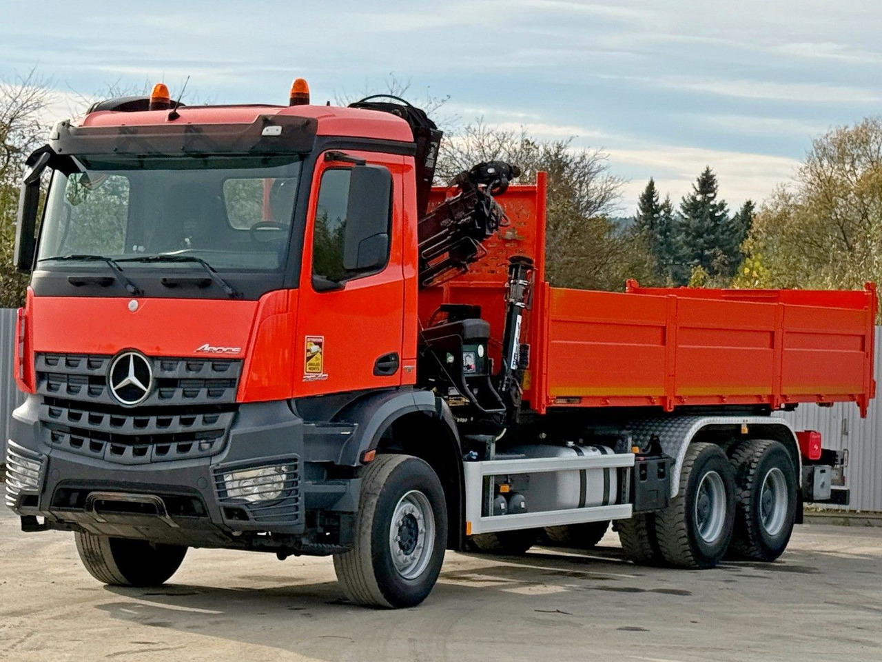 Mercedes-Benz AROCS 2640 *HIAB 144 BS - 3/FUNK + * 6x4 - شاحنة قلاب, شاحنة كرين: صورة 4 Mercedes-Benz AROCS 2640 *HIAB 144 BS - 3/FUNK + * 6x4 - شاحنة قلاب, شاحنة كرين: صورة 4