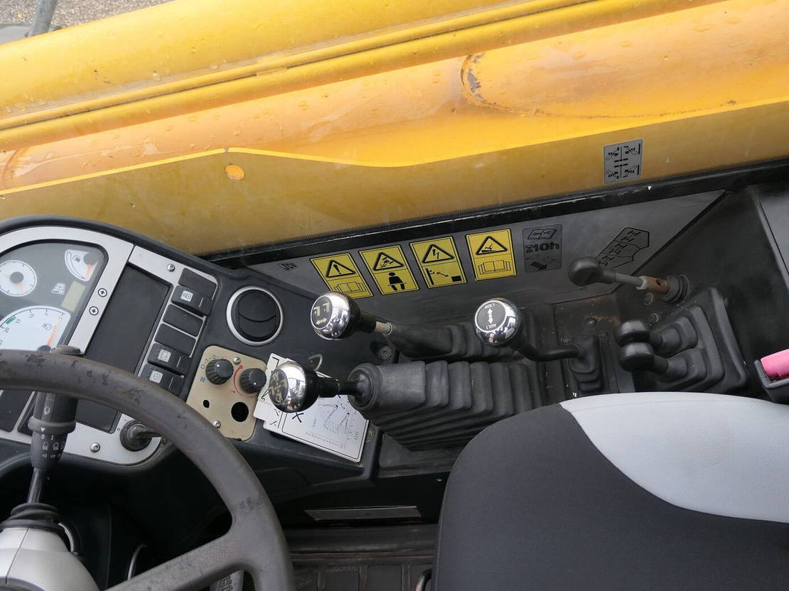 آلة رفع ونقل تلسكوبية JCB 535-125: صورة 8 آلة رفع ونقل تلسكوبية JCB 535-125: صورة 8