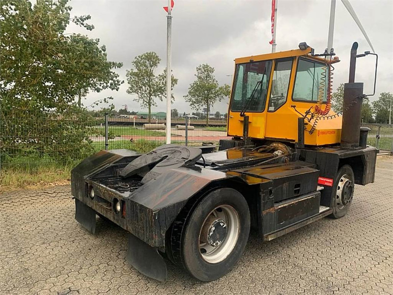 Sisu TRX182A4L2C18 - شاحنة نقل نصف مقطورة بالميناء: صورة 5 Sisu TRX182A4L2C18 - شاحنة نقل نصف مقطورة بالميناء: صورة 5