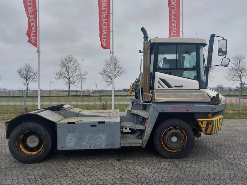 Terberg TT223 - شاحنة نقل نصف مقطورة بالميناء: صورة 3 Terberg TT223 - شاحنة نقل نصف مقطورة بالميناء: صورة 3