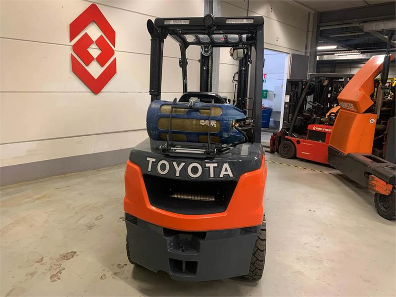 رافعة شوكية تعمل بالغاز Toyota 02-8FGF30: صورة 8