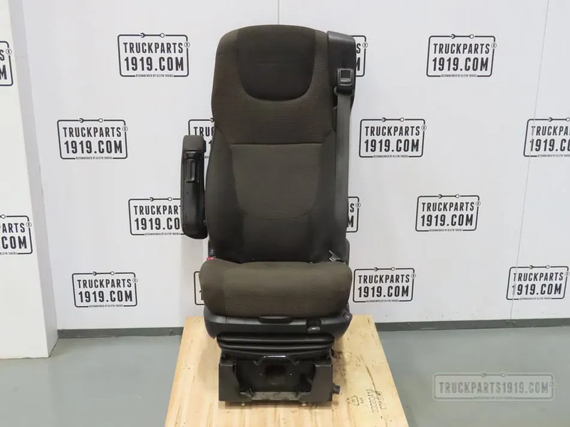 DAF 1978966 Bestuurdersstoel DAF XF 106 - مقعد - شاحنة: صورة 1 DAF 1978966 Bestuurdersstoel DAF XF 106 - مقعد - شاحنة: صورة 1