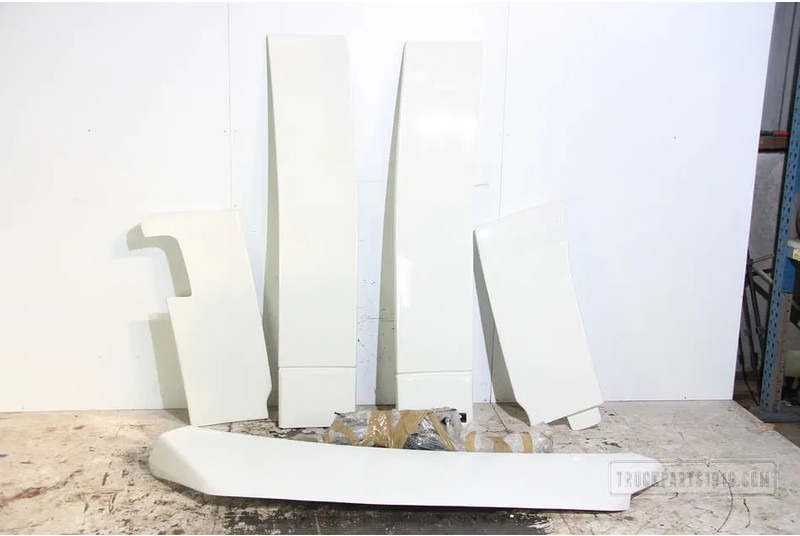 Volvo 20553914 Spoiler set Volvo FH GlobXL - الإيروديناميكية/ الجناح الخلفي - شاحنة: صورة 1 Volvo 20553914 Spoiler set Volvo FH GlobXL - الإيروديناميكية/ الجناح الخلفي - شاحنة: صورة 1