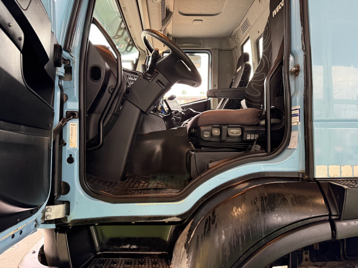 IVECO 340T45 Trakker 8x4 - شاحنة برافعة خطافية: صورة 5 IVECO 340T45 Trakker 8x4 - شاحنة برافعة خطافية: صورة 5
