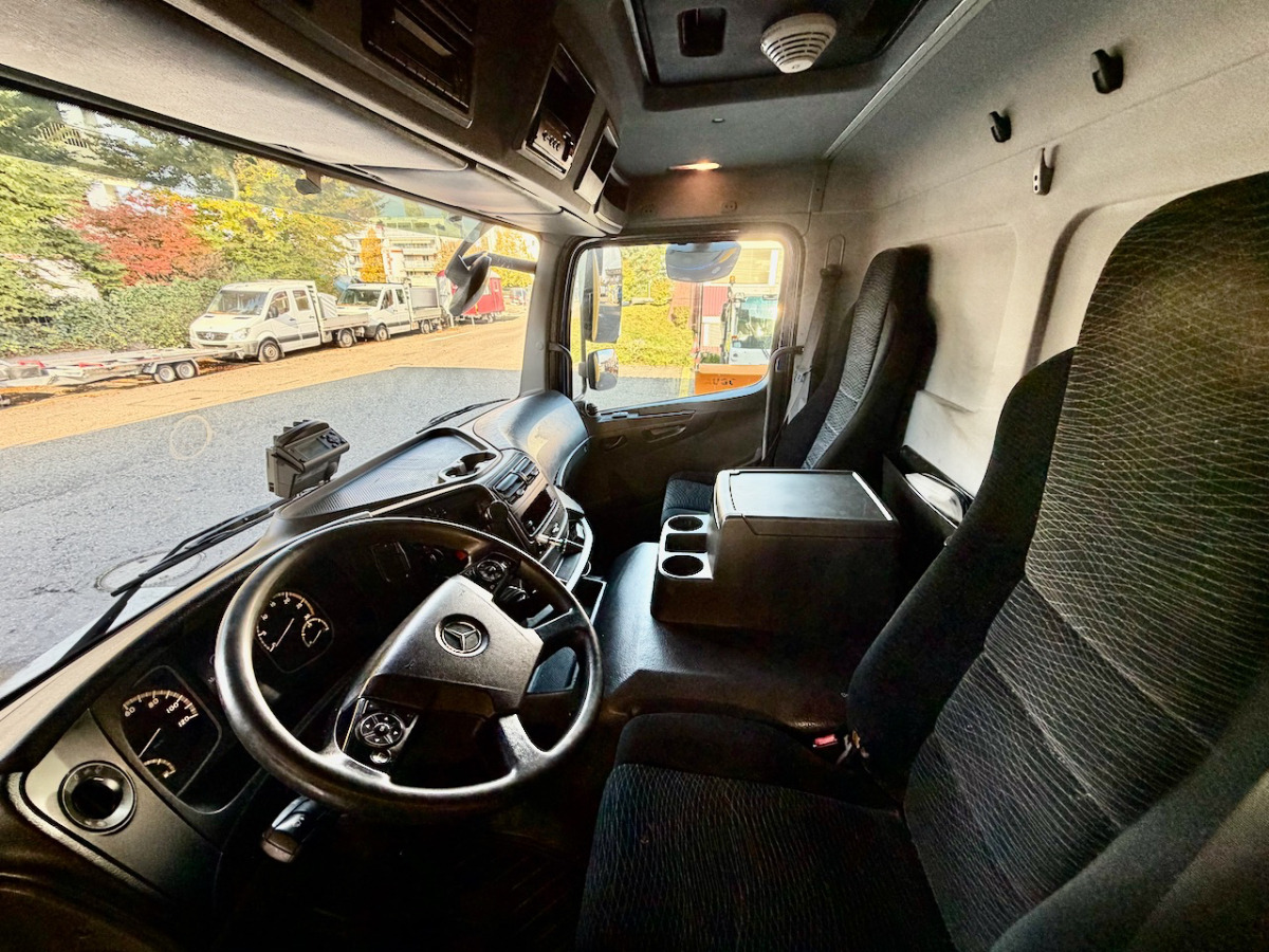 MERCEDES 1224 L - شاحنة ذات ستائر جانبية: صورة 4 MERCEDES 1224 L - شاحنة ذات ستائر جانبية: صورة 4