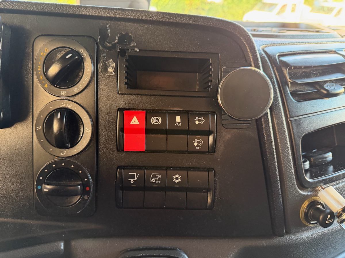 شاحنة ذات ستائر جانبية MERCEDES 1224 L: صورة 9