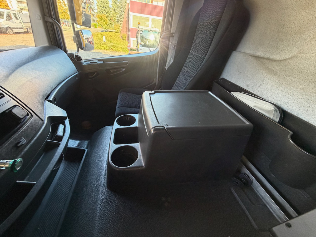 شاحنة ذات ستائر جانبية MERCEDES 1224 L: صورة 7