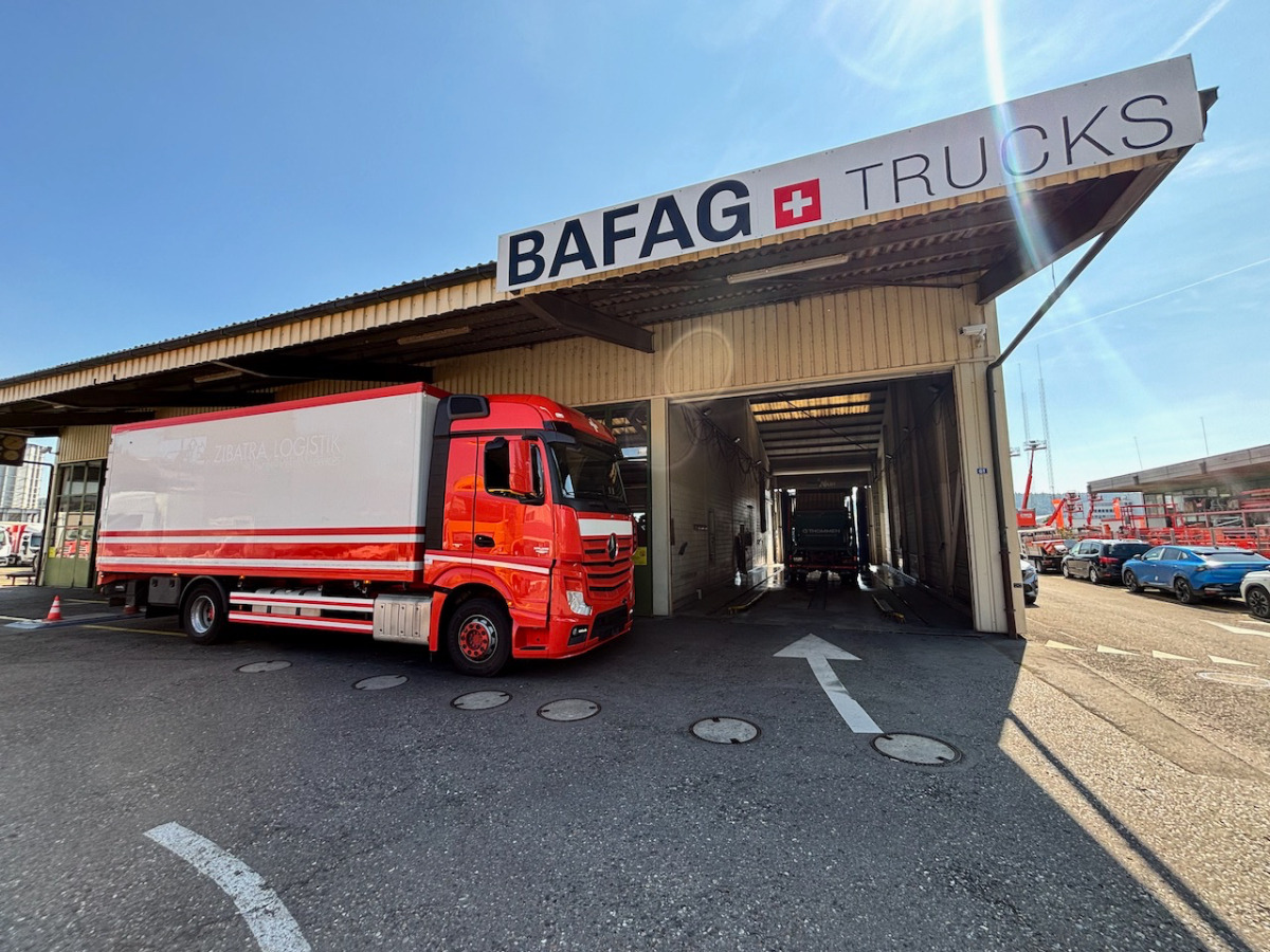 MERCEDES Actros 1848 - شاحنة صندوقية: صورة 2 MERCEDES Actros 1848 - شاحنة صندوقية: صورة 2