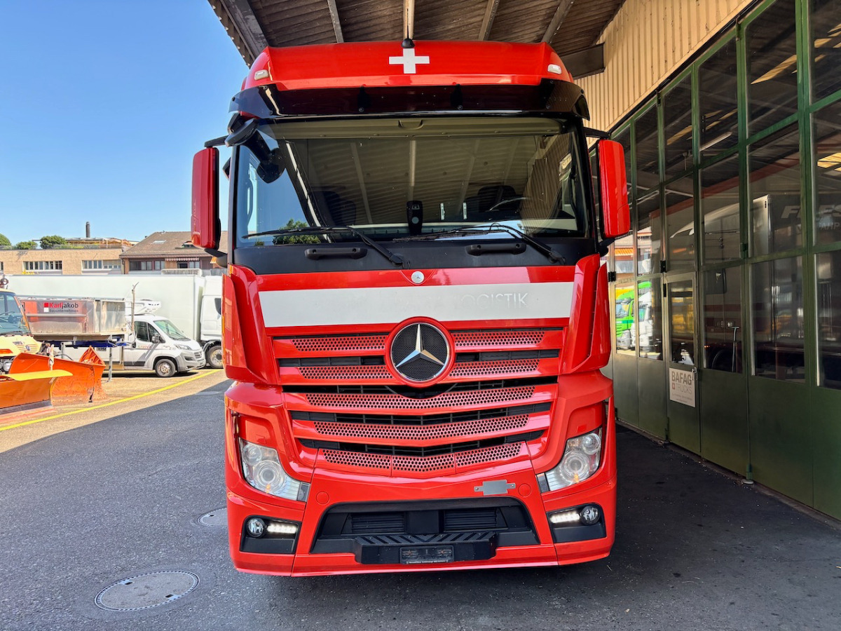 MERCEDES Actros 1848 - شاحنة صندوقية: صورة 3 MERCEDES Actros 1848 - شاحنة صندوقية: صورة 3