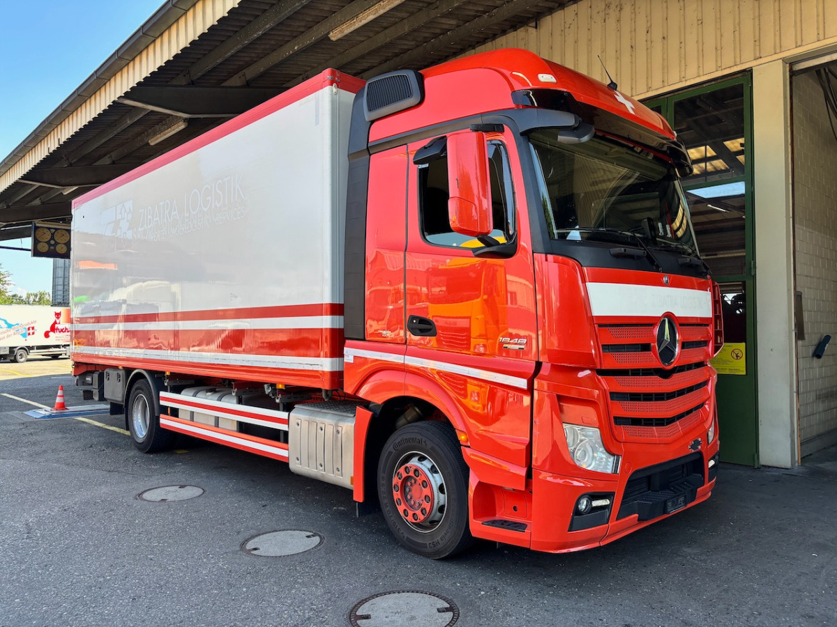 MERCEDES Actros 1848 - شاحنة صندوقية: صورة 1 MERCEDES Actros 1848 - شاحنة صندوقية: صورة 1