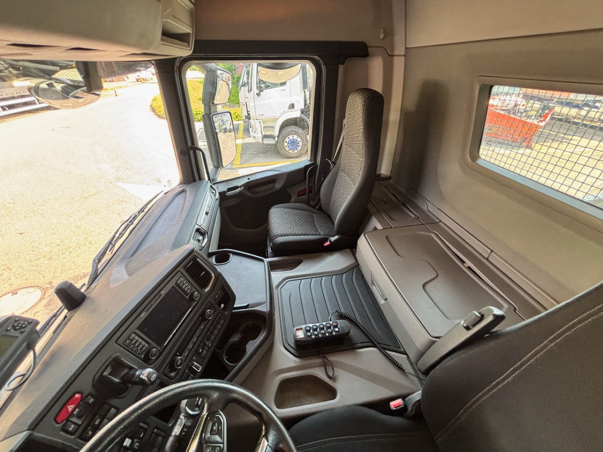 SCANIA G360 - شاحنة لودر انزلاقي: صورة 5 SCANIA G360 - شاحنة لودر انزلاقي: صورة 5