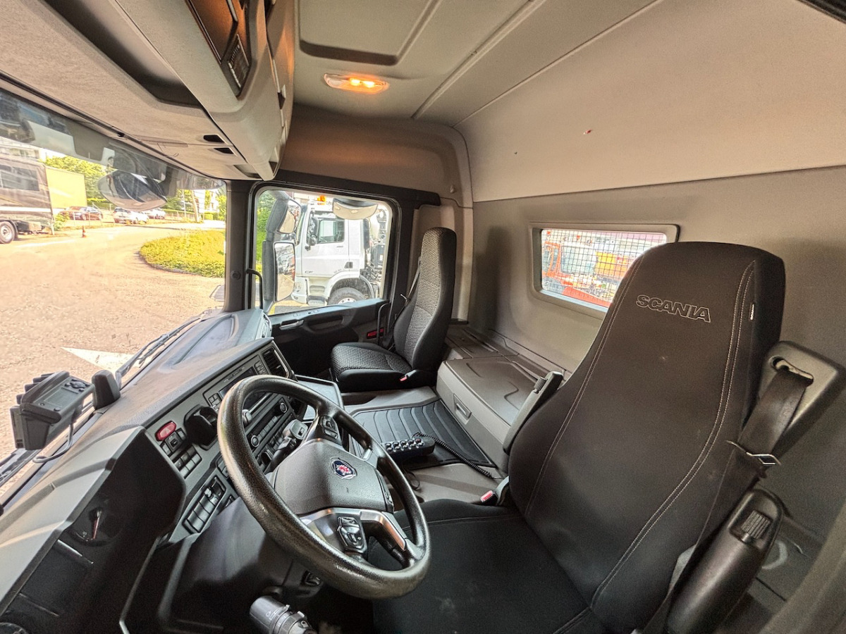 SCANIA G360 - شاحنة لودر انزلاقي: صورة 4 SCANIA G360 - شاحنة لودر انزلاقي: صورة 4