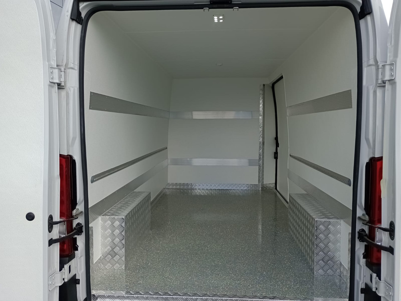 Fiat Ducato 140 L3H2 Kühlkasten - شاحنة توصيل مبردة: صورة 1 Fiat Ducato 140 L3H2 Kühlkasten - شاحنة توصيل مبردة: صورة 1