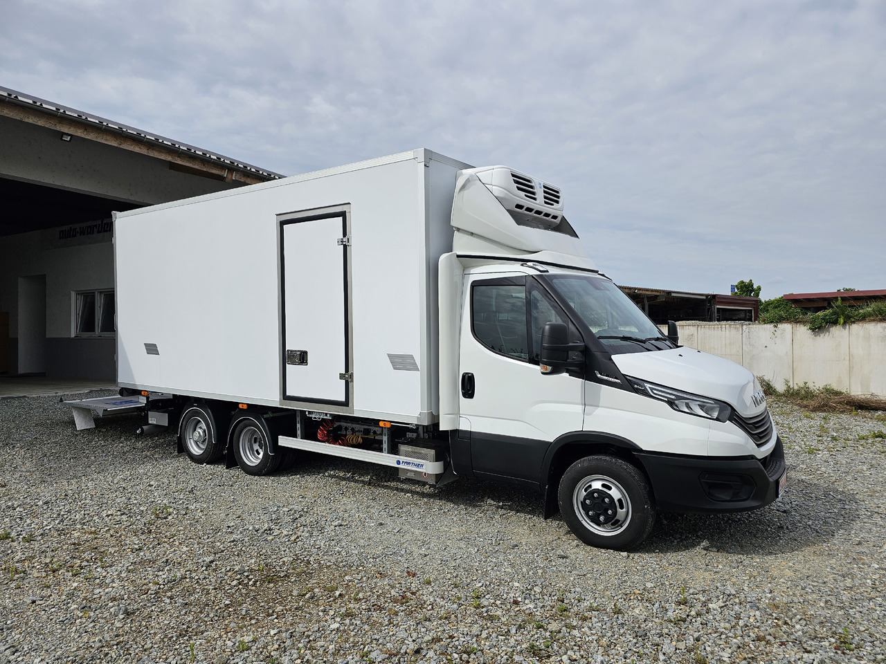 IVECO Daily BE-Truck 35S18H A8 180 PS Kühlkoffer 7.000kg Gesamtgewicht - شاحنة ذات مبرد: صورة 2 IVECO Daily BE-Truck 35S18H A8 180 PS Kühlkoffer 7.000kg Gesamtgewicht - شاحنة ذات مبرد: صورة 2