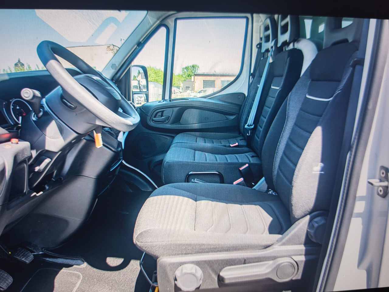Iveco Daily 70 C18 Pritsche-Plane BÃR - شاحنة مغلقة بستائر جانبية: صورة 4 Iveco Daily 70 C18 Pritsche-Plane BÃR - شاحنة مغلقة بستائر جانبية: صورة 4