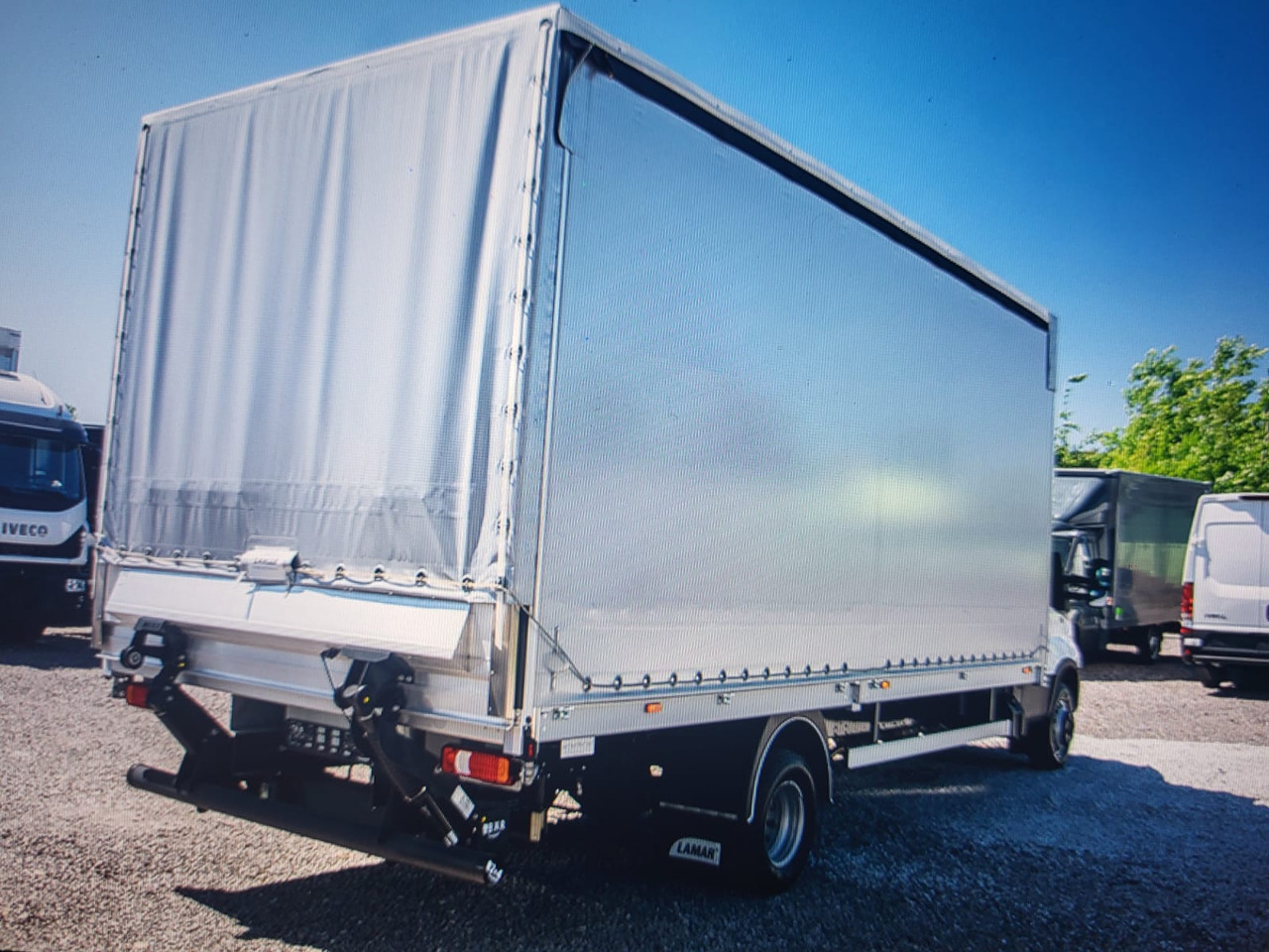 Iveco Daily 70 C18 Pritsche-Plane BÃR - شاحنة مغلقة بستائر جانبية: صورة 2 Iveco Daily 70 C18 Pritsche-Plane BÃR - شاحنة مغلقة بستائر جانبية: صورة 2