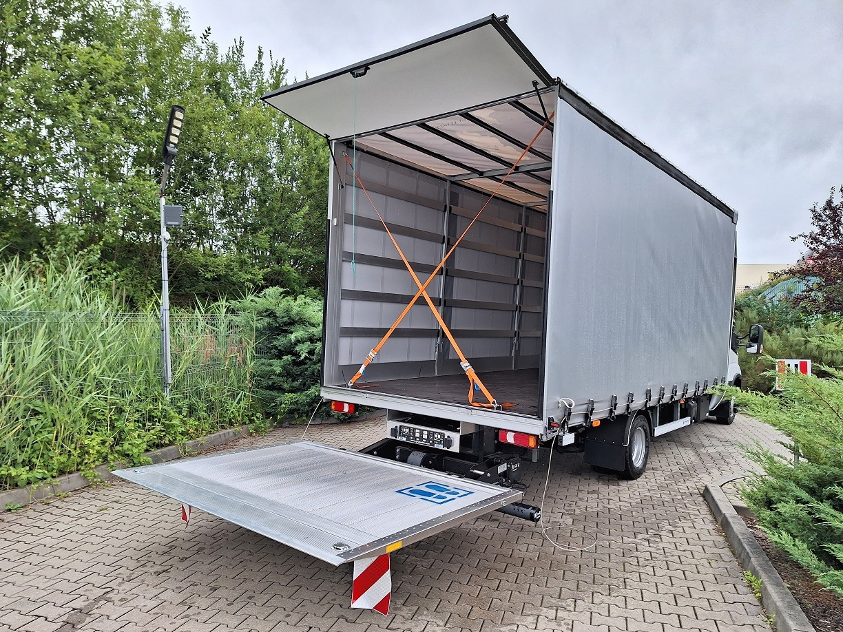 Iveco Daily 70C18A8 Backsleeper BÄR - شاحنة مغلقة بستائر جانبية: صورة 5 Iveco Daily 70C18A8 Backsleeper BÄR - شاحنة مغلقة بستائر جانبية: صورة 5