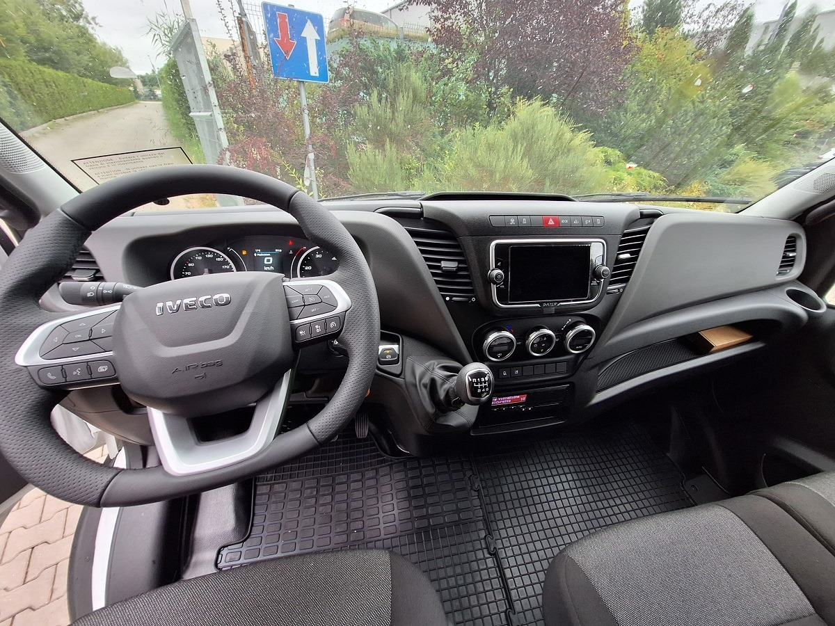 Iveco Daily 70C18A8 Backsleeper BÄR - شاحنة مغلقة بستائر جانبية: صورة 4 Iveco Daily 70C18A8 Backsleeper BÄR - شاحنة مغلقة بستائر جانبية: صورة 4