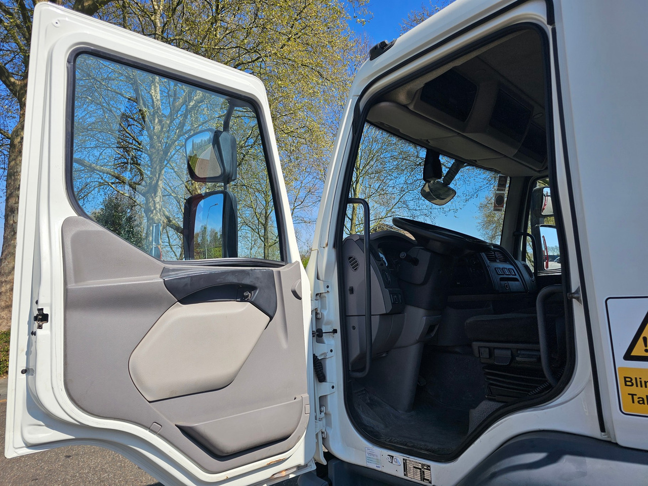 شاحنة لودر انزلاقي DAF LF 220 Euro 6: صورة 11 شاحنة لودر انزلاقي DAF LF 220 Euro 6: صورة 11