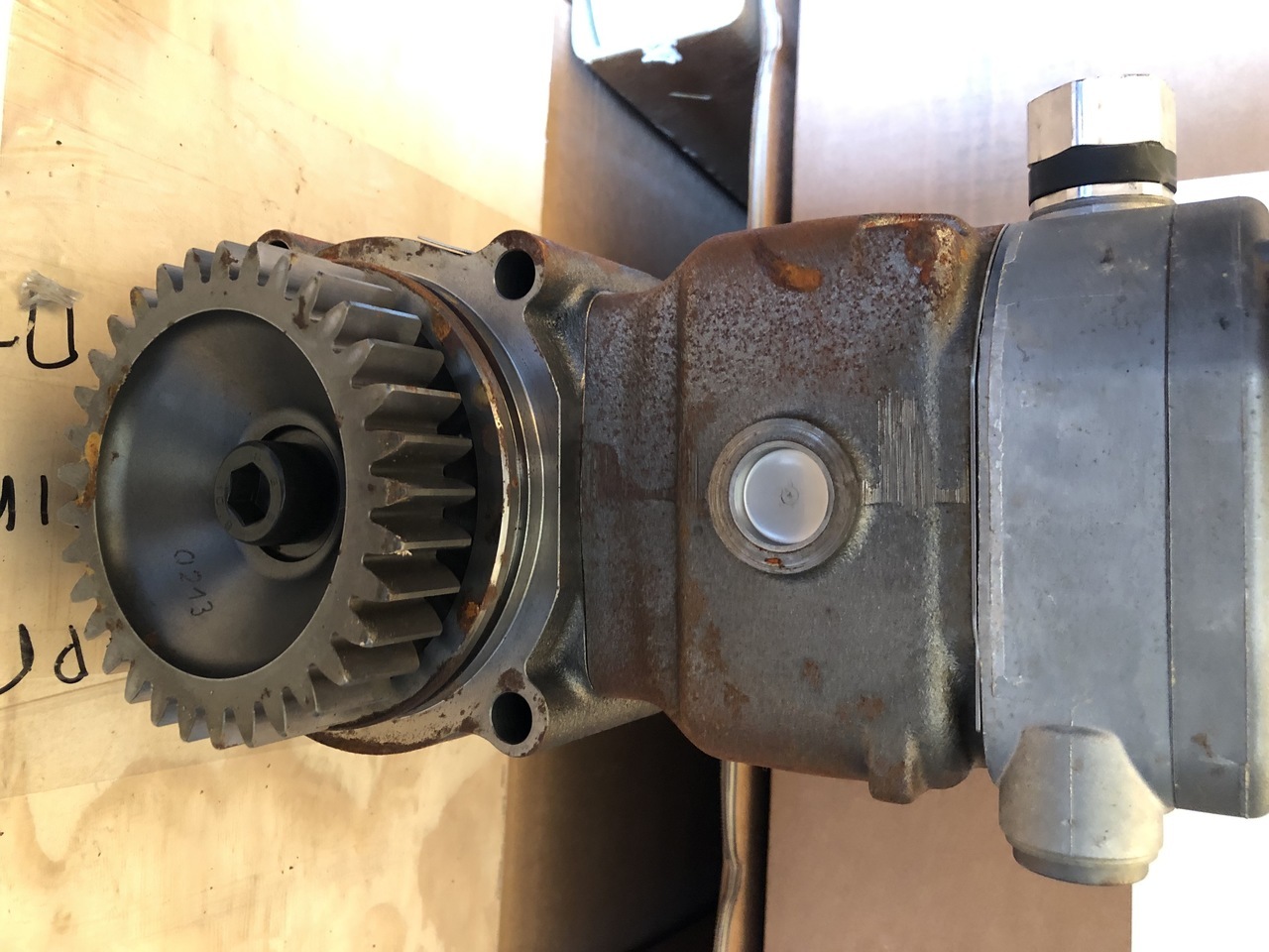 AIR COMPRESSOR MAN TGA - ضاغط مكابح الهواء: صورة 1 AIR COMPRESSOR MAN TGA - ضاغط مكابح الهواء: صورة 1