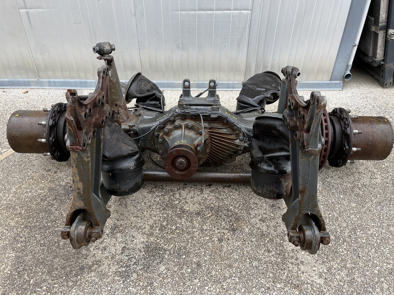 REAR AXLE WITH DIFFERENTIAL GEAR ,RATIO 29:24 - ترس تفاضلي - شاحنة: صورة 1 REAR AXLE WITH DIFFERENTIAL GEAR ,RATIO 29:24 - ترس تفاضلي - شاحنة: صورة 1