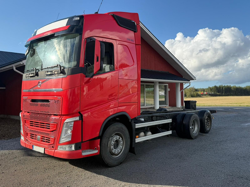Volvo FH540 - شاحنة بهيكل معدني للمقصورة: صورة 1 Volvo FH540 - شاحنة بهيكل معدني للمقصورة: صورة 1