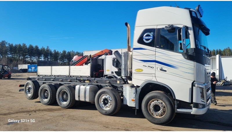 Volvo FH750 New engine and gearbox - شاحنة بهيكل معدني للمقصورة: صورة 2 Volvo FH750 New engine and gearbox - شاحنة بهيكل معدني للمقصورة: صورة 2
