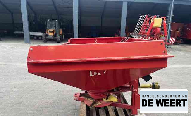 Lely centerliner stooier , front aandrijving - آلة نشر السماد: صورة 3 Lely centerliner stooier , front aandrijving - آلة نشر السماد: صورة 3
