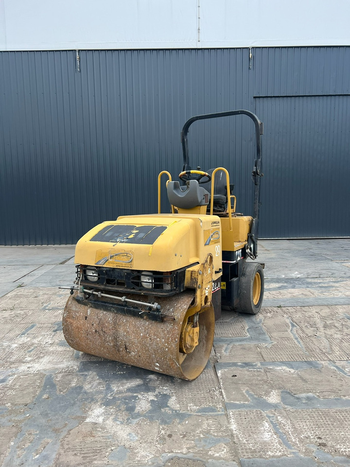 CATERPILLAR CB-225E - مدحلة: صورة 1 CATERPILLAR CB-225E - مدحلة: صورة 1