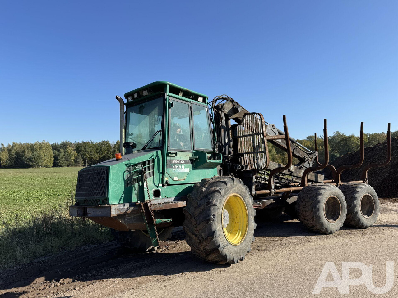 Timberjack do przewozu drewna - جرار شحن جذوع أشجار الغابات: صورة 1 Timberjack do przewozu drewna - جرار شحن جذوع أشجار الغابات: صورة 1