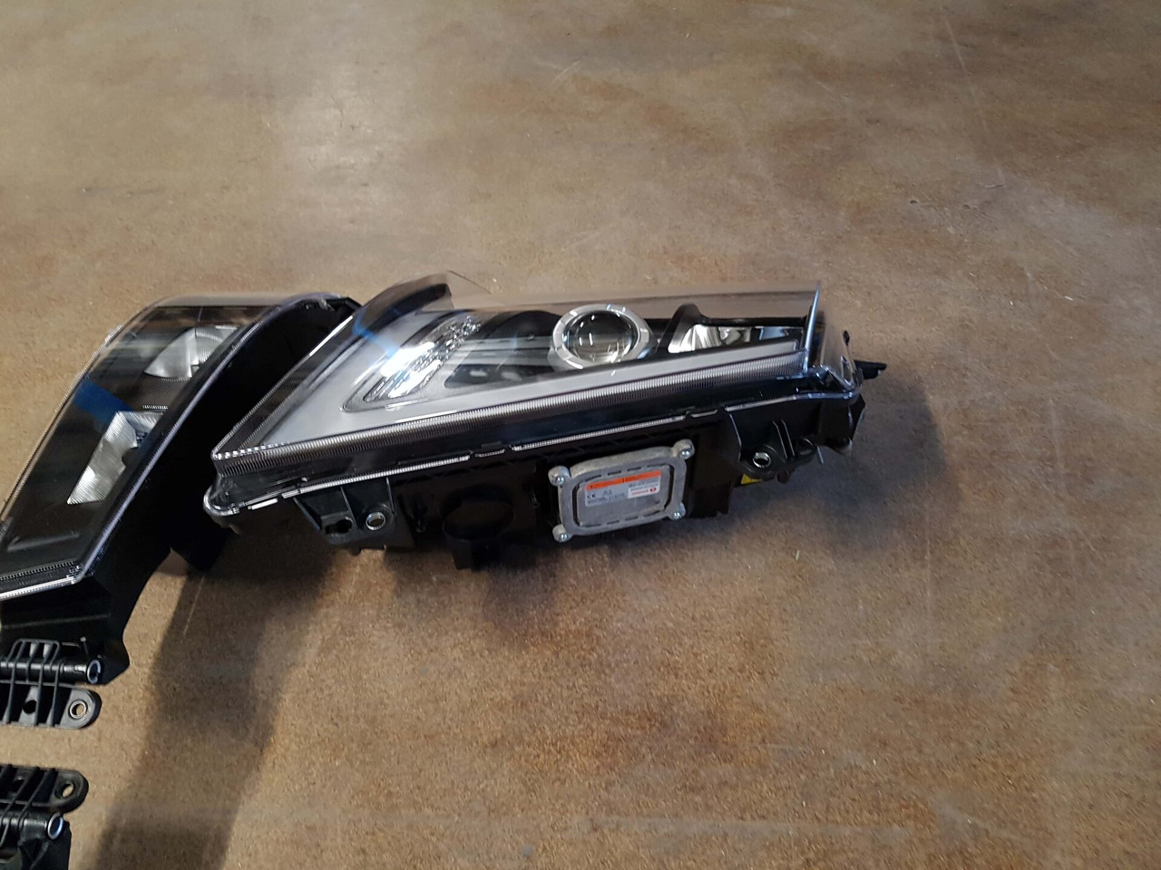 COMPLETE SET VOOR VOLVO FH4 (FH16 LOOK) DEPO XENON KOPLAMPEN + MISTLAMPEN LINKS EN RECHTS. 000126 - مصابيح الضباب - شاحنة: صورة 2 COMPLETE SET VOOR VOLVO FH4 (FH16 LOOK) DEPO XENON KOPLAMPEN + MISTLAMPEN LINKS EN RECHTS. 000126 - مصابيح الضباب - شاحنة: صورة 2