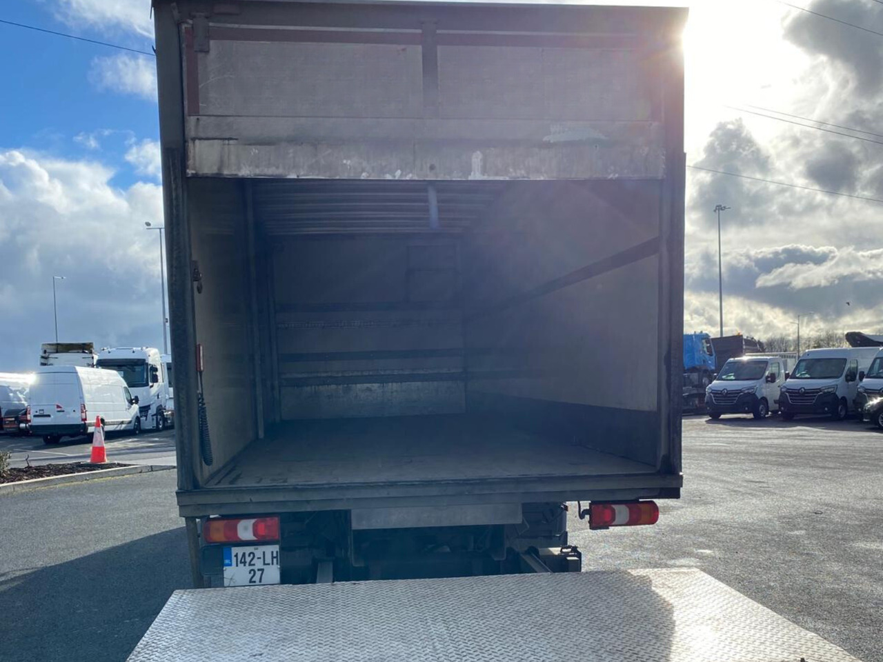 شاحنة صندوقية 2014 Mercedes Atego 1524: صورة 10