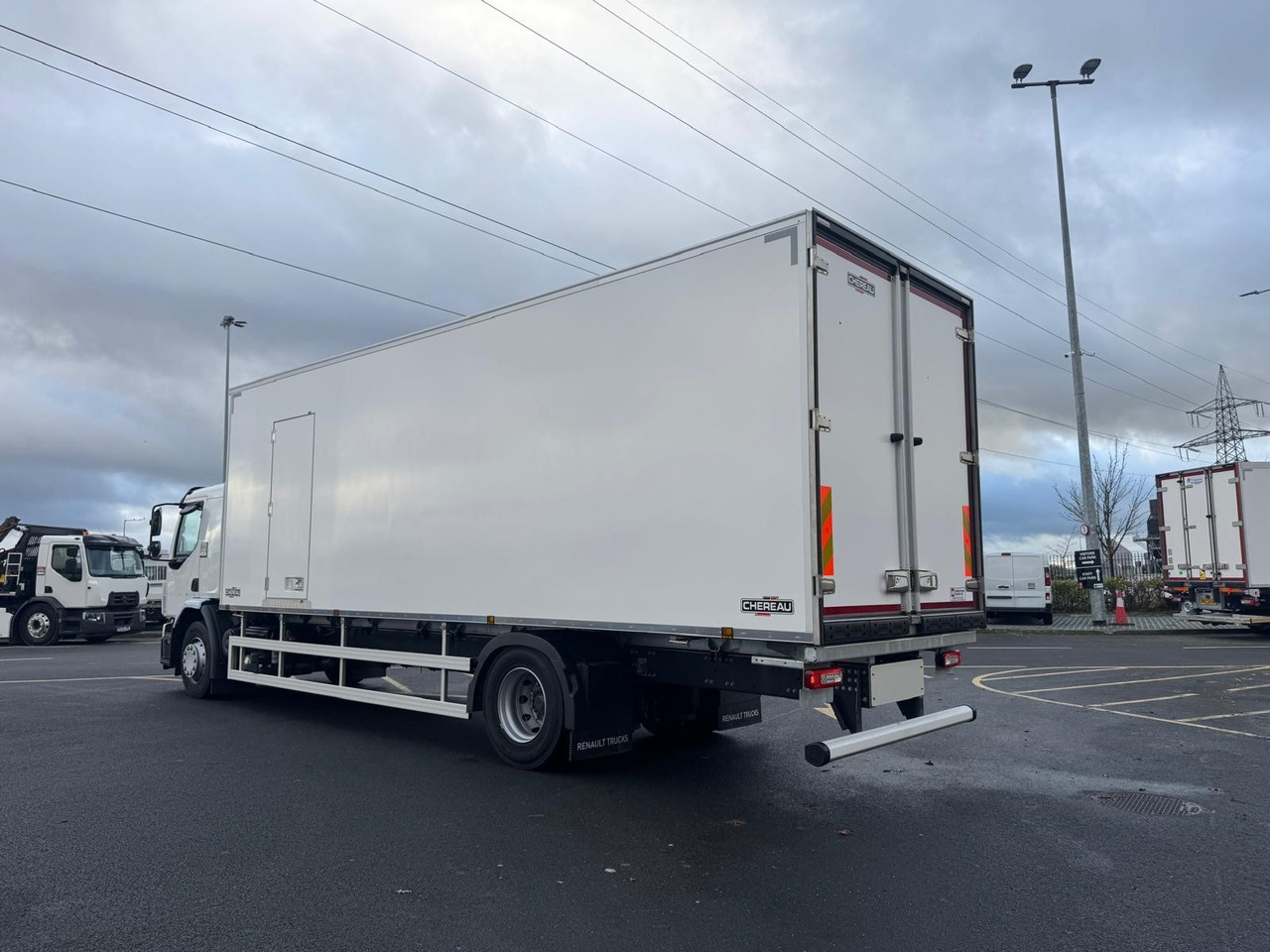 Renault Trucks D 18 Wide 4×2 with Chereau Body - شاحنة صندوقية: صورة 3 Renault Trucks D 18 Wide 4×2 with Chereau Body - شاحنة صندوقية: صورة 3