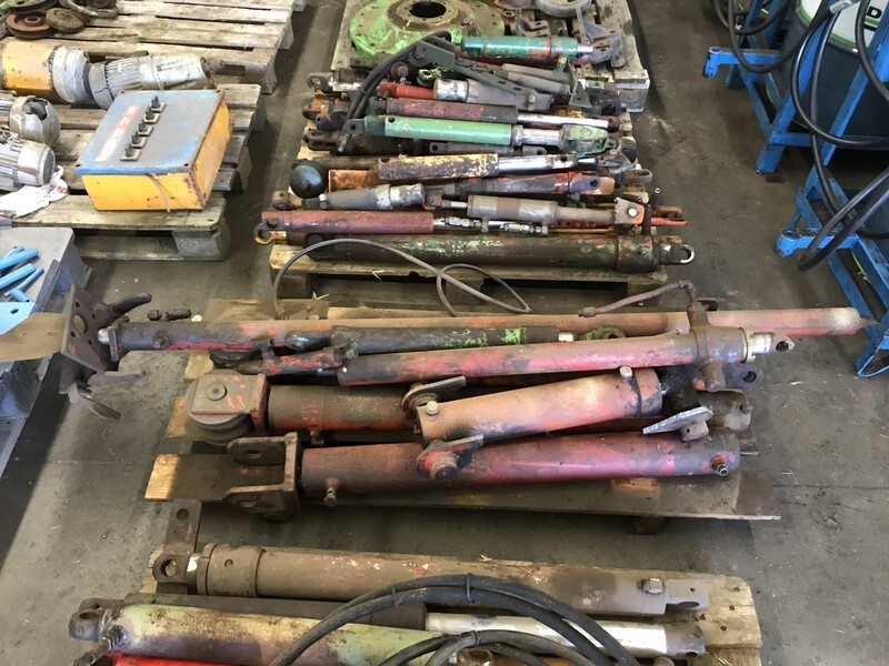 Grote partij hydraulische cilinders - أسطوانة هيدروليكية - آلات زراعية: صورة 4 Grote partij hydraulische cilinders - أسطوانة هيدروليكية - آلات زراعية: صورة 4