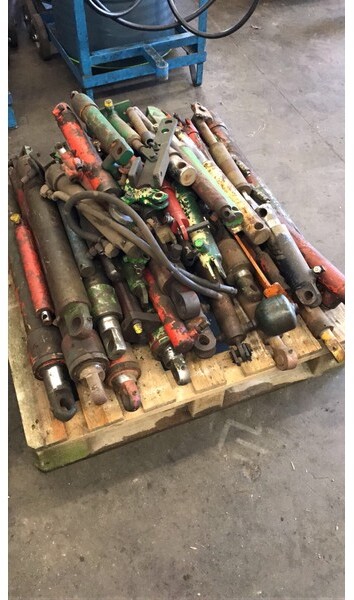 Grote partij hydraulische cilinders - أسطوانة هيدروليكية - آلات زراعية: صورة 1 Grote partij hydraulische cilinders - أسطوانة هيدروليكية - آلات زراعية: صورة 1