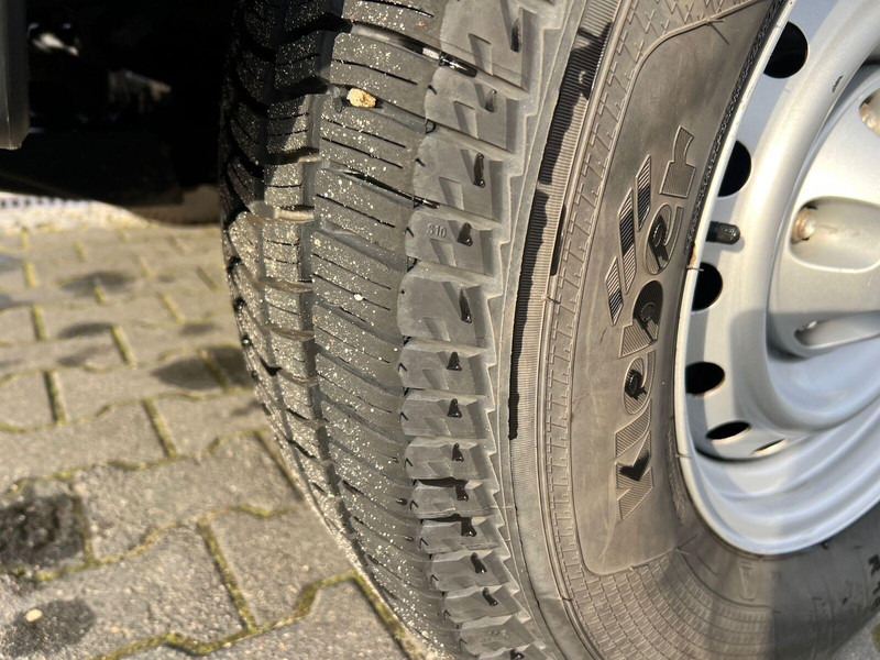 Isuzu Satellite 4X4 Kontener Chłodnia/Mroźnia + 230V ThermoKing - شاحنة توصيل مبردة: صورة 5 Isuzu Satellite 4X4 Kontener Chłodnia/Mroźnia + 230V ThermoKing - شاحنة توصيل مبردة: صورة 5
