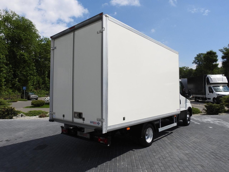 Iveco DAILY 35C14 KONTENER 8 PALET TEMPOMAT KLIMATYZACJA BLIŹNIACZE K - شاحنة بصندوق مغلق: صورة 3 Iveco DAILY 35C14 KONTENER 8 PALET TEMPOMAT KLIMATYZACJA BLIŹNIACZE K - شاحنة بصندوق مغلق: صورة 3