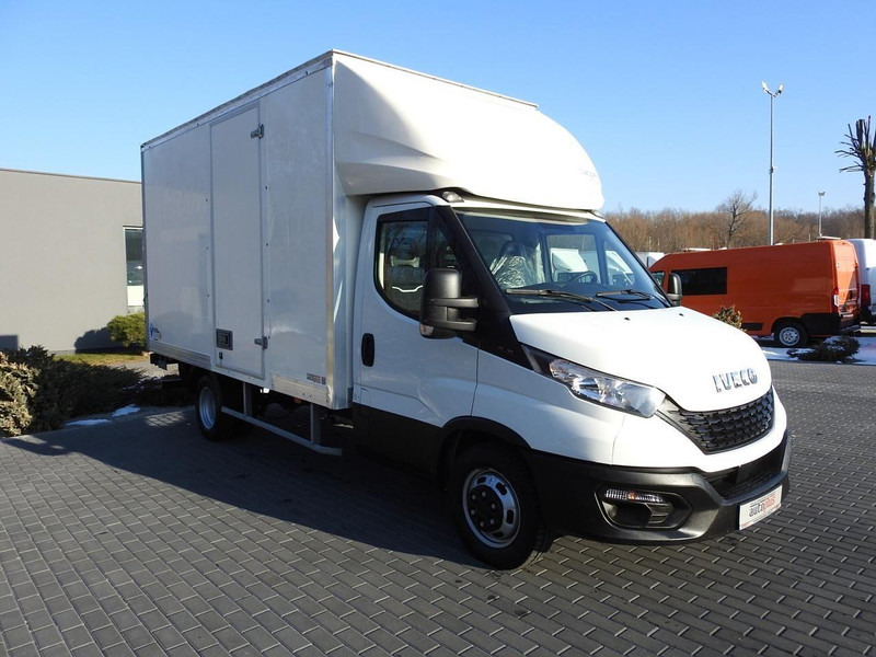 Iveco DAILY 35C16 KONTENER WINDA 8 PALET TEMPOMAT BLIŹNIACZE KOŁA KLIM - شاحنة بصندوق مغلق: صورة 4 Iveco DAILY 35C16 KONTENER WINDA 8 PALET TEMPOMAT BLIŹNIACZE KOŁA KLIM - شاحنة بصندوق مغلق: صورة 4