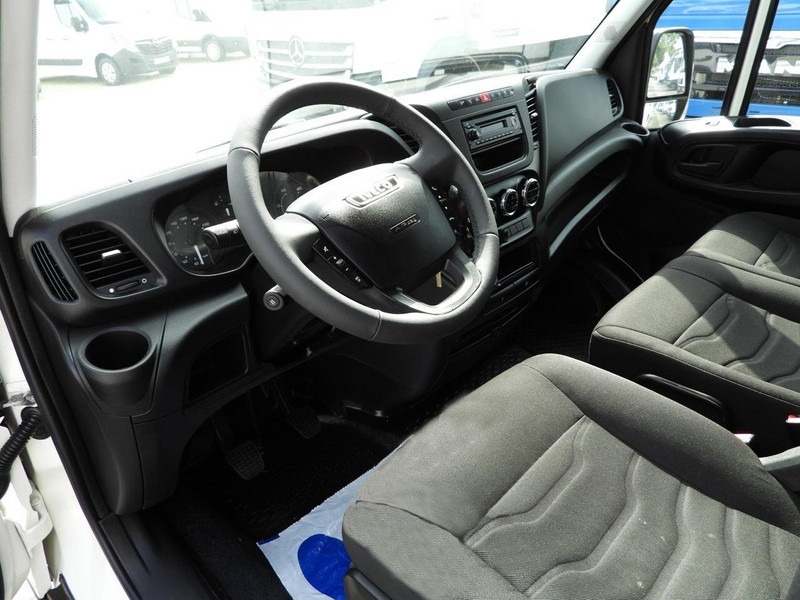 Iveco DAILY 35C17 FURGON BRYGADÓWKA 6 MIEJSC TEMPOMAT BLIŹNIACZE KOŁA - شاحنة بصندوق مغلق: صورة 2 Iveco DAILY 35C17 FURGON BRYGADÓWKA 6 MIEJSC TEMPOMAT BLIŹNIACZE KOŁA - شاحنة بصندوق مغلق: صورة 2